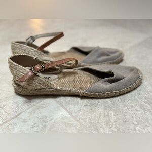 Casa Hernanz “Madrid” hand made 1/2” lift espadril (flats) very comfortable.